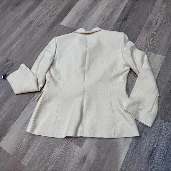 ✨ NWT Tahari Cream Blazer – Classic Tailored Fit, Size 10P - Picture 13 of 13